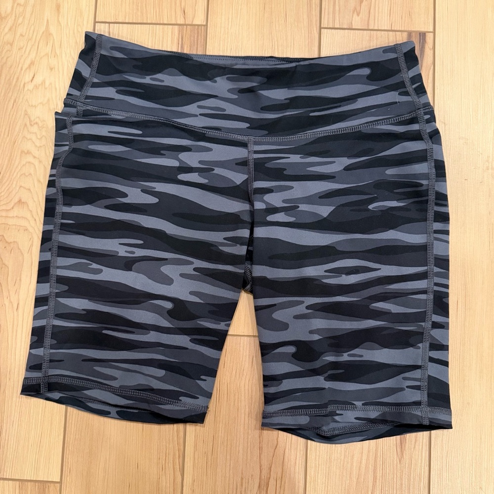 Old‎ Navy Active Women's Camo Bike Shorts